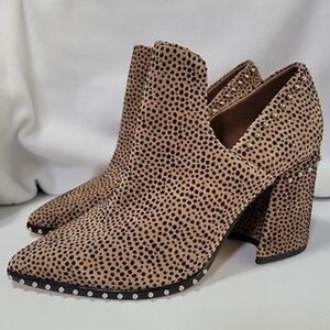 Leopard Print Gianni Bini Daveigh Studded Booties SZ 9. Like new.
